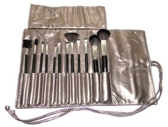 Kit com 12 Pincéis Bolsa em Couro e Cordão Macrilan